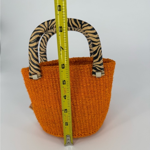 NWT Handwoven Bolga basket or bag in Sisal Orange and Zebra Combo - Picture 6 of 13